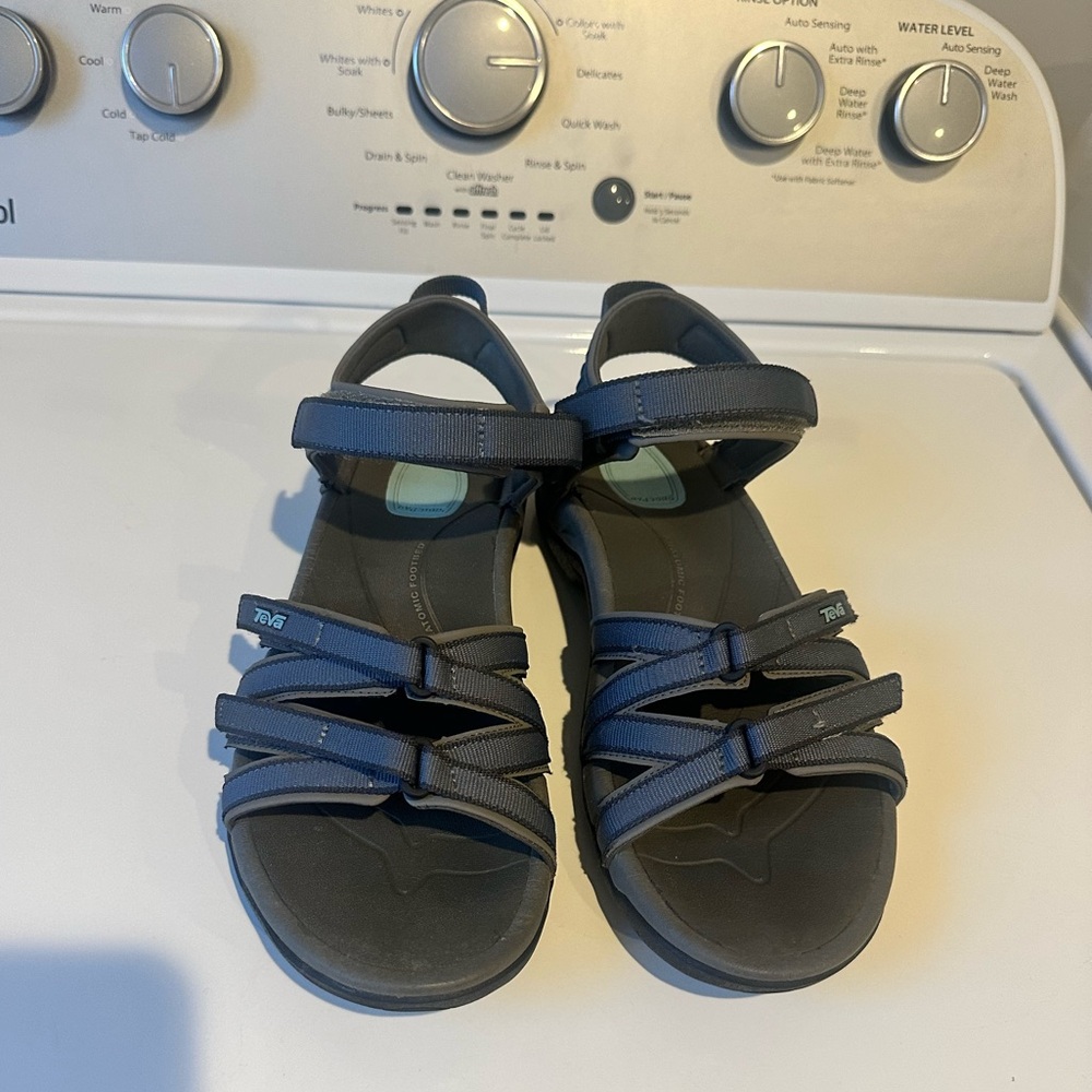Women’s Teva Tirra Athletic Sandals, size 9.5